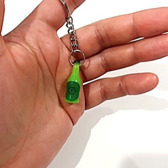 Fallout 4 Atomic Cocktail Bottle Keychain - 3.5inch Gaming Accessory - Picture 4 of 6